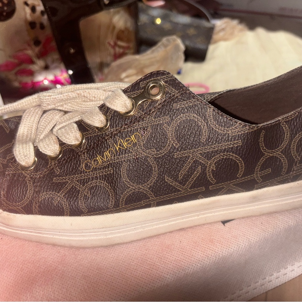 Calvin Klein ladies 8 1/2 shoe